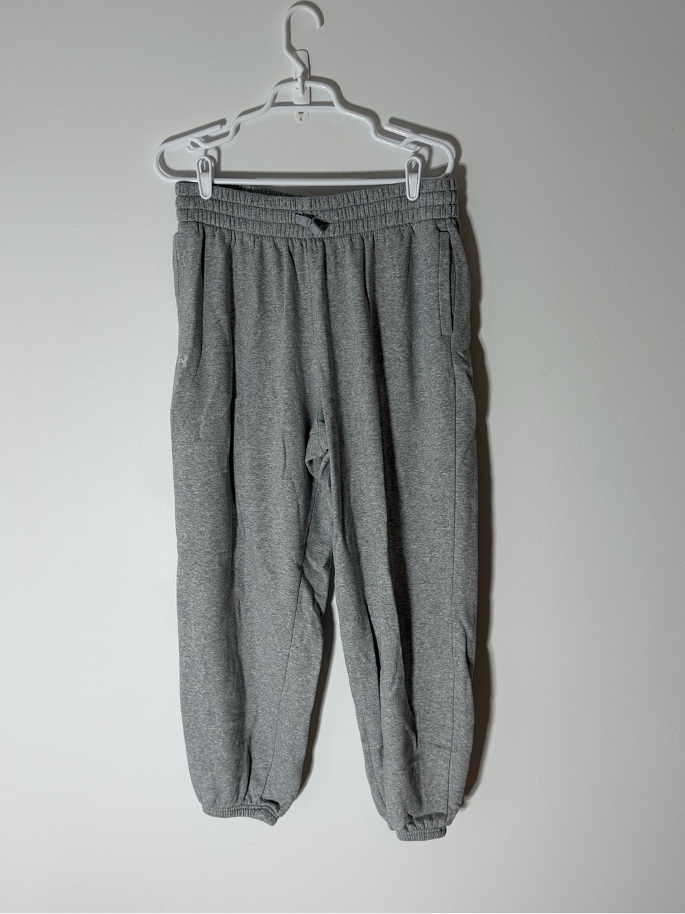 Under Armour Gray Fleece Jogger Sweatpants | Size Large